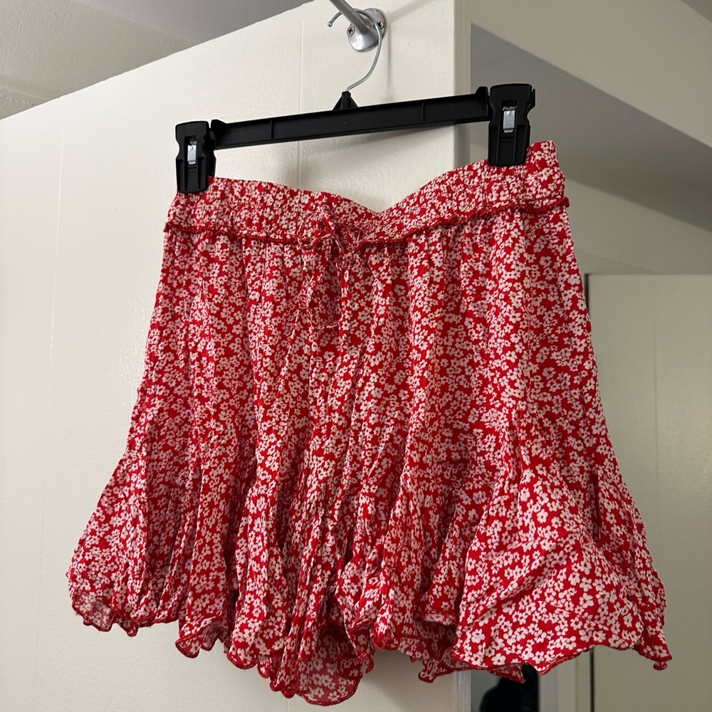 Sweepot red and white floral skirt